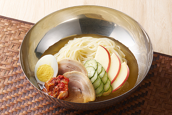 写真:ランチ冷麺・土鍋・石焼