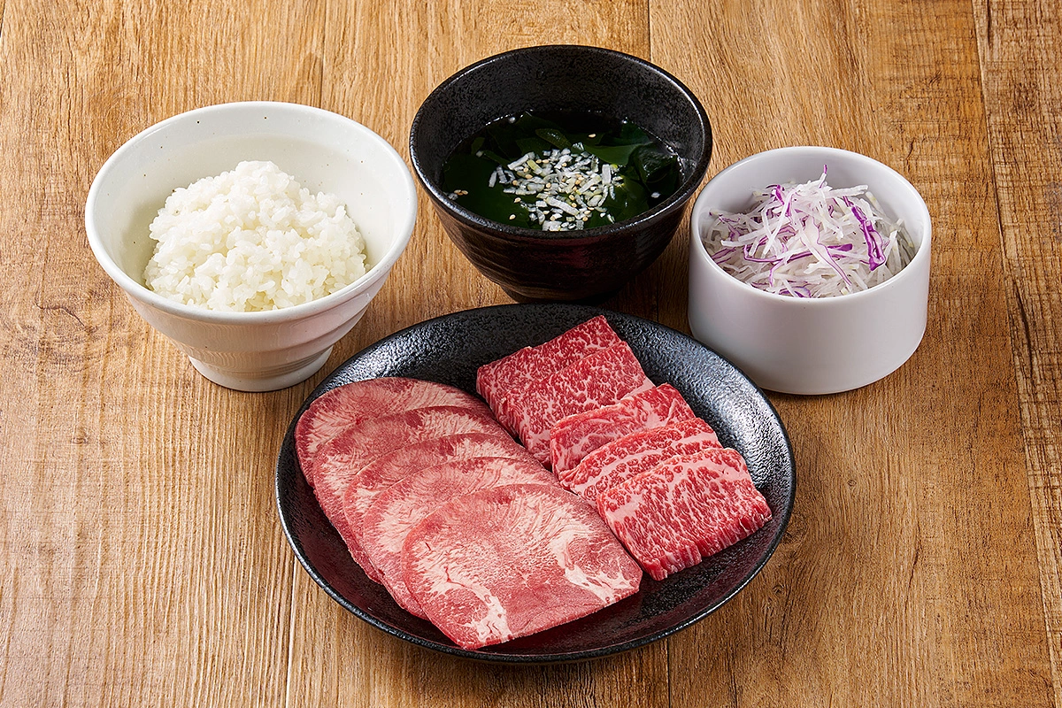 国産牛カルビとうす切牛タン塩セット